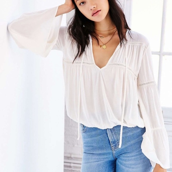 Urban Outfitters Tops - Urban Outfitters Kimchi Blue Laurel Top Size S